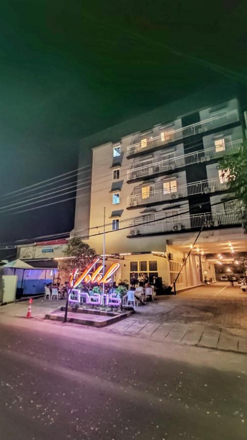 Votel Hotel Charis Tuban Tuban  المظهر الخارجي الصورة