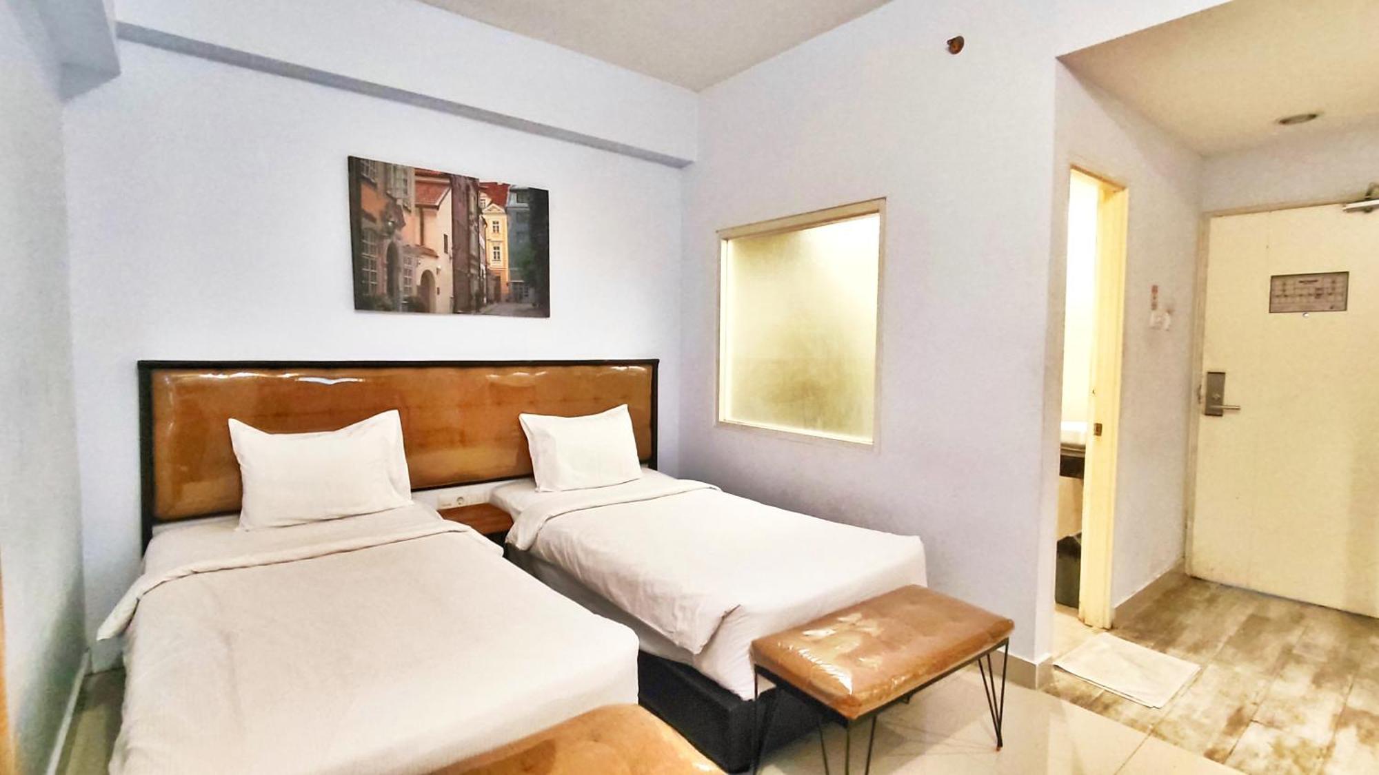 Votel Hotel Charis Tuban Tuban  المظهر الخارجي الصورة