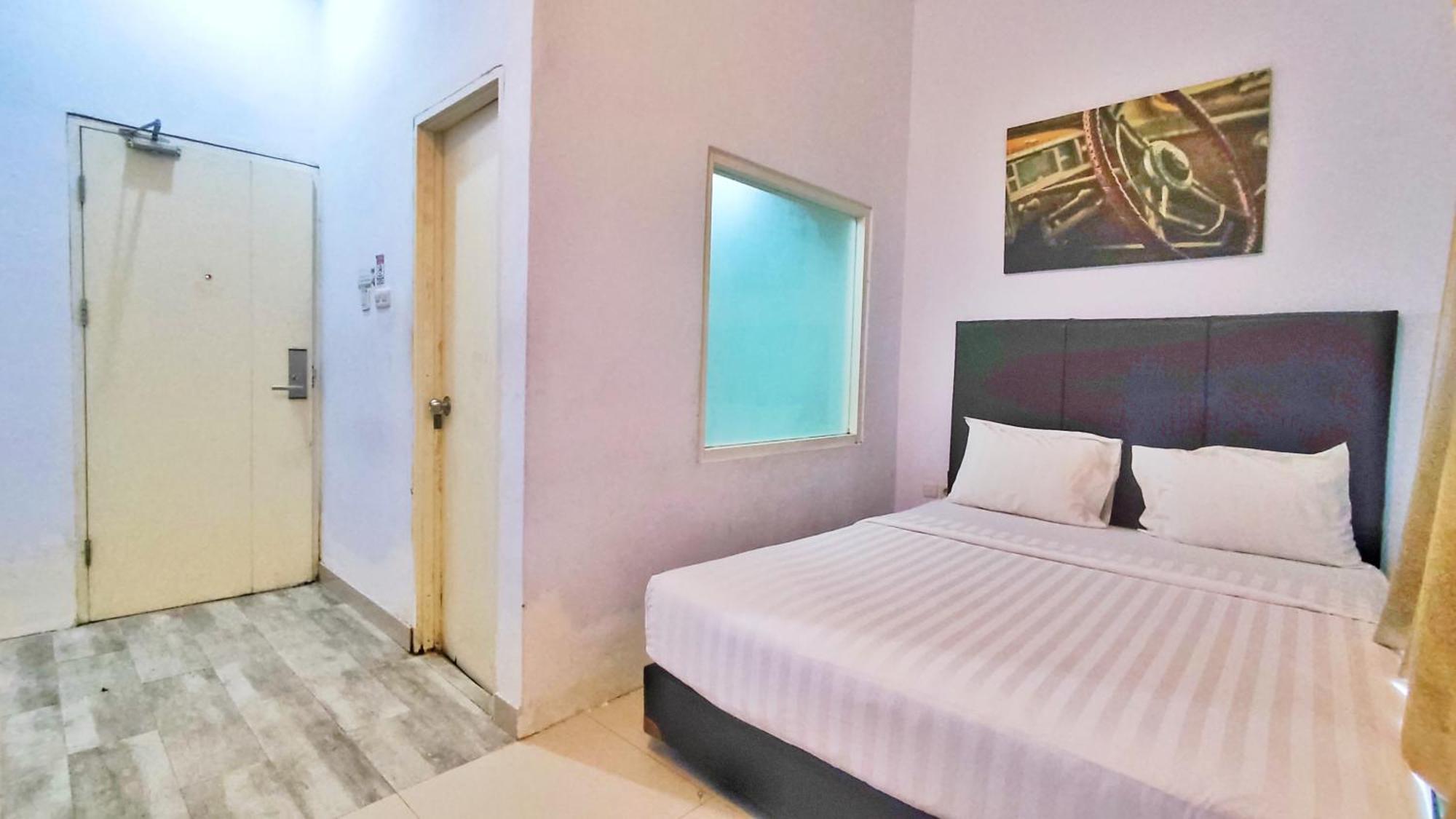 Votel Hotel Charis Tuban Tuban  المظهر الخارجي الصورة