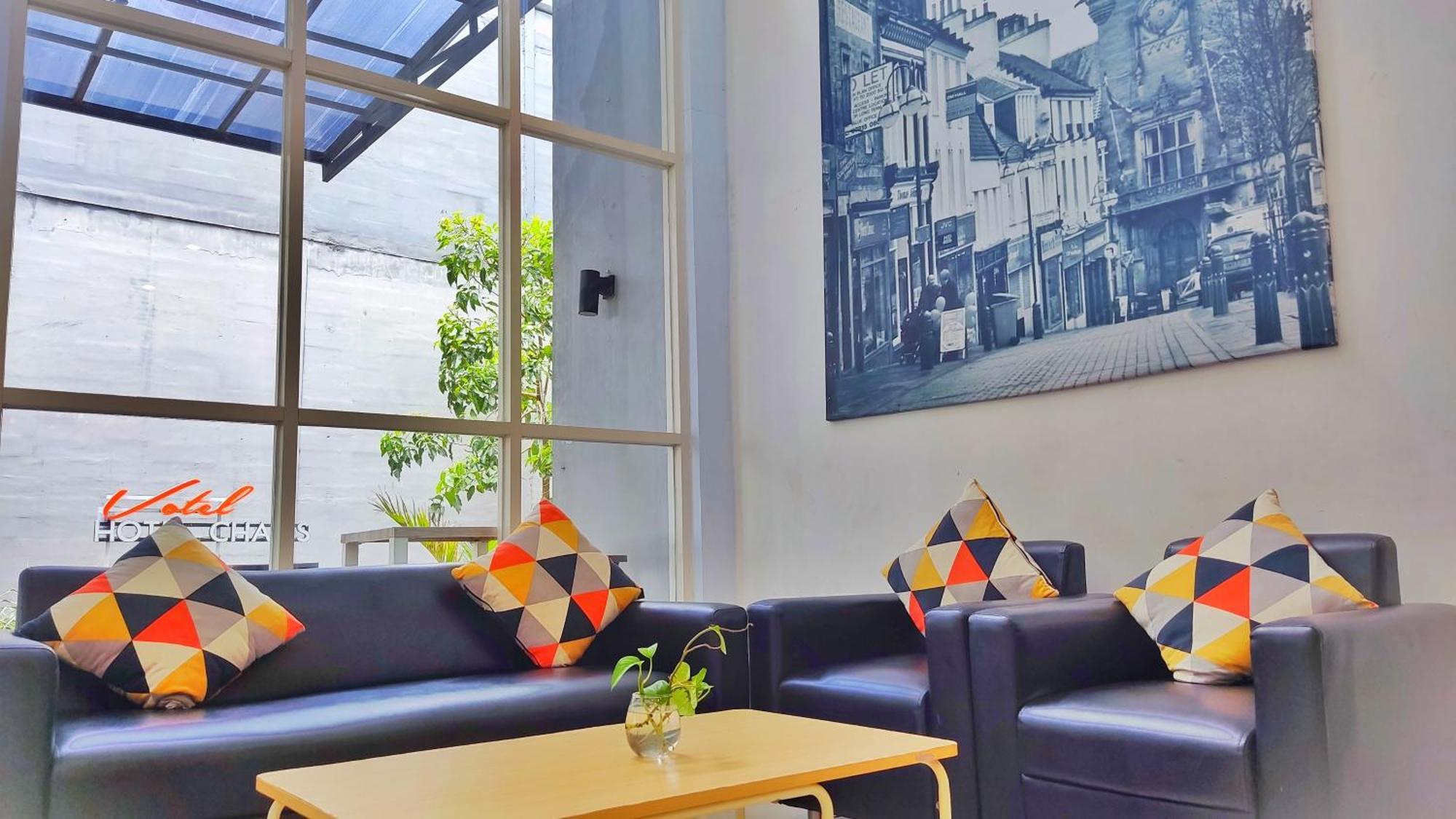 Votel Hotel Charis Tuban Tuban  المظهر الخارجي الصورة