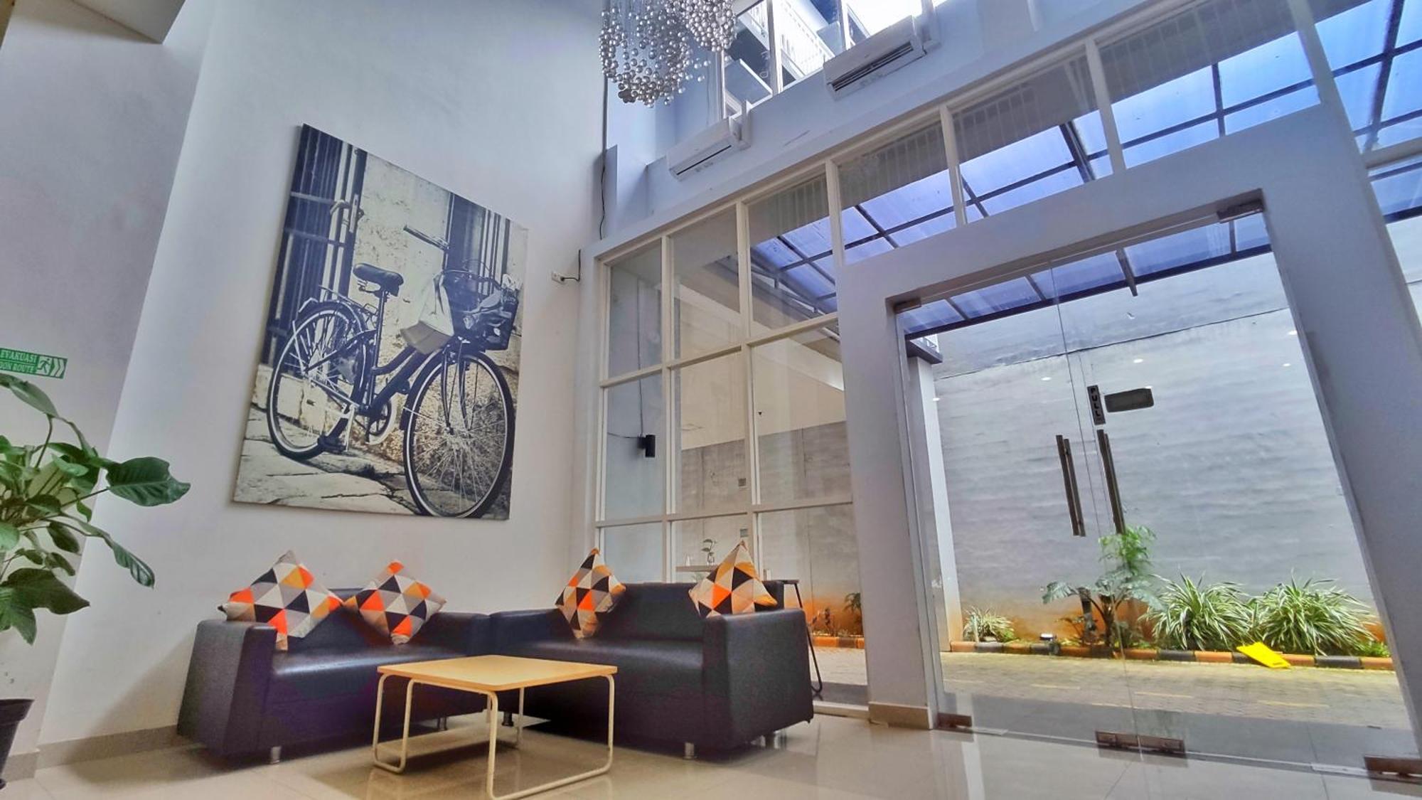 Votel Hotel Charis Tuban Tuban  المظهر الخارجي الصورة
