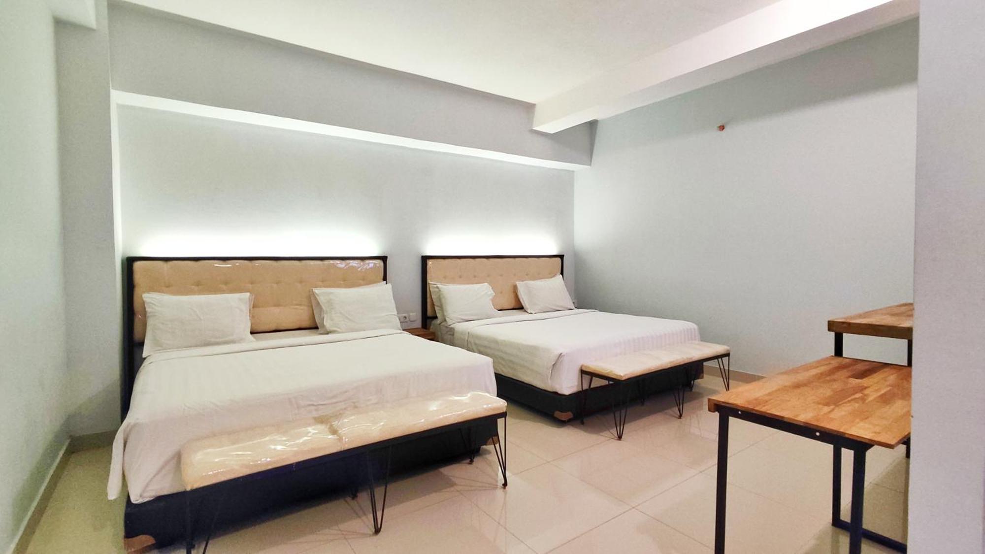 Votel Hotel Charis Tuban Tuban  المظهر الخارجي الصورة