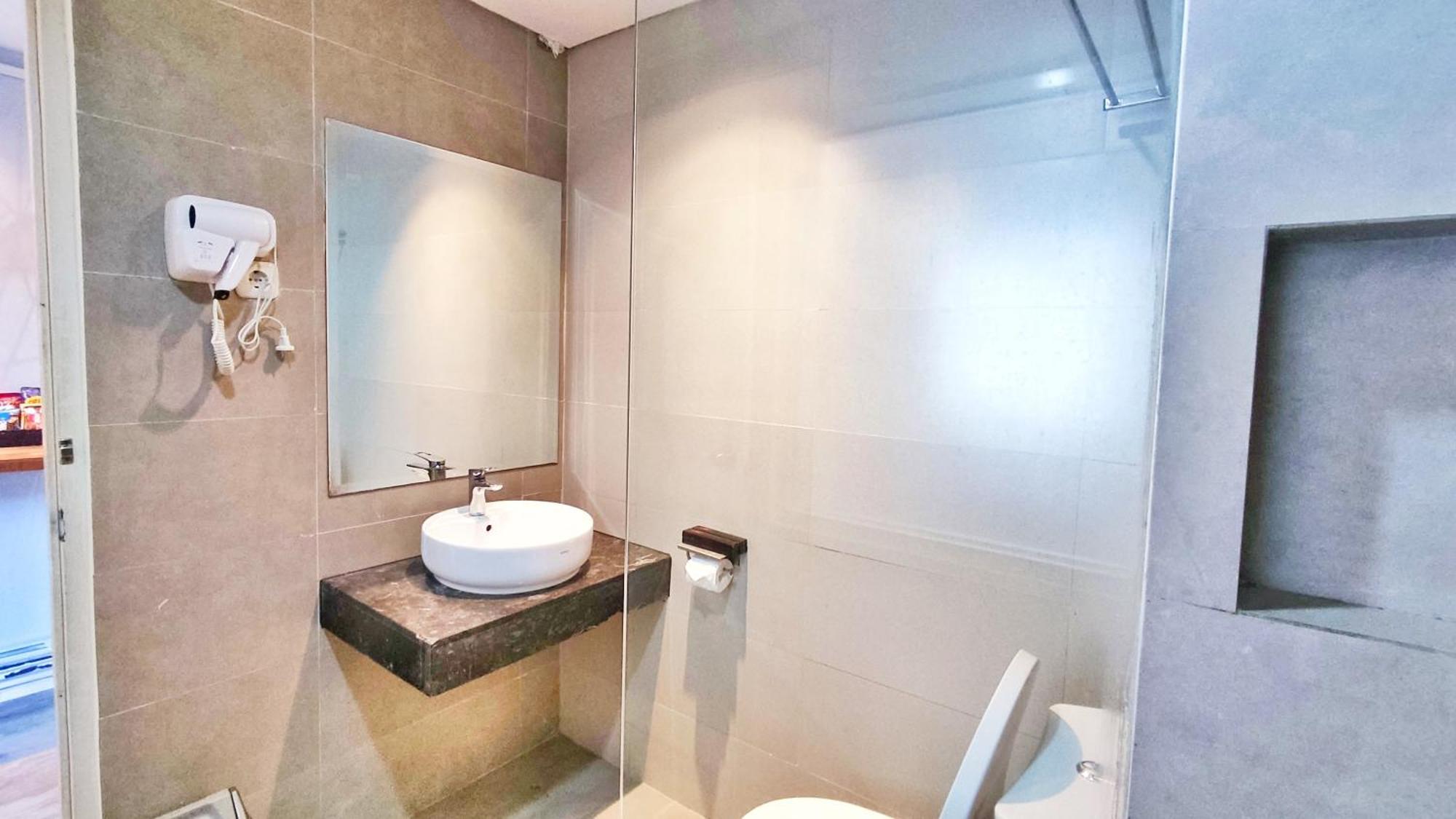 Votel Hotel Charis Tuban Tuban  المظهر الخارجي الصورة