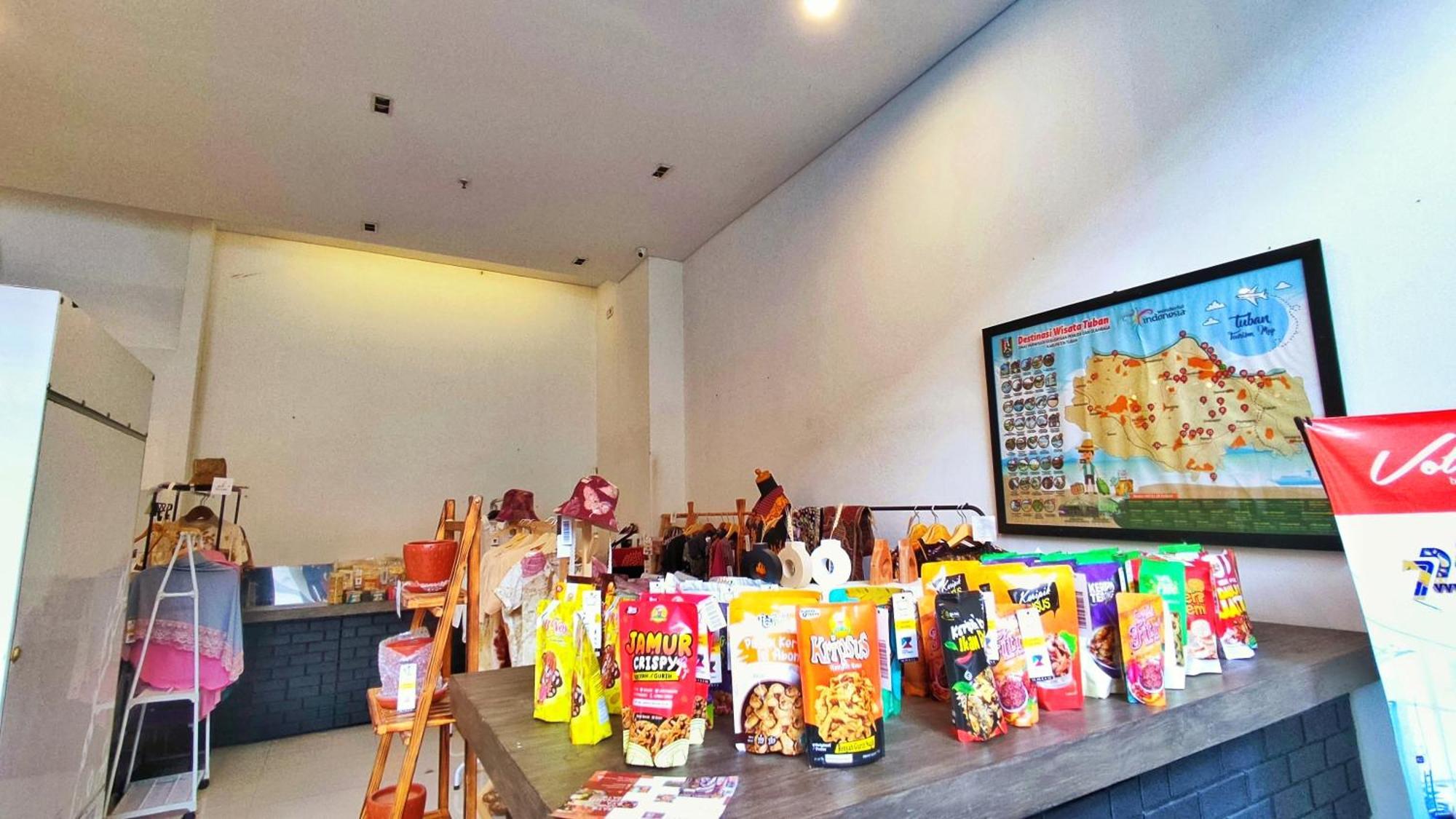 Votel Hotel Charis Tuban Tuban  المظهر الخارجي الصورة