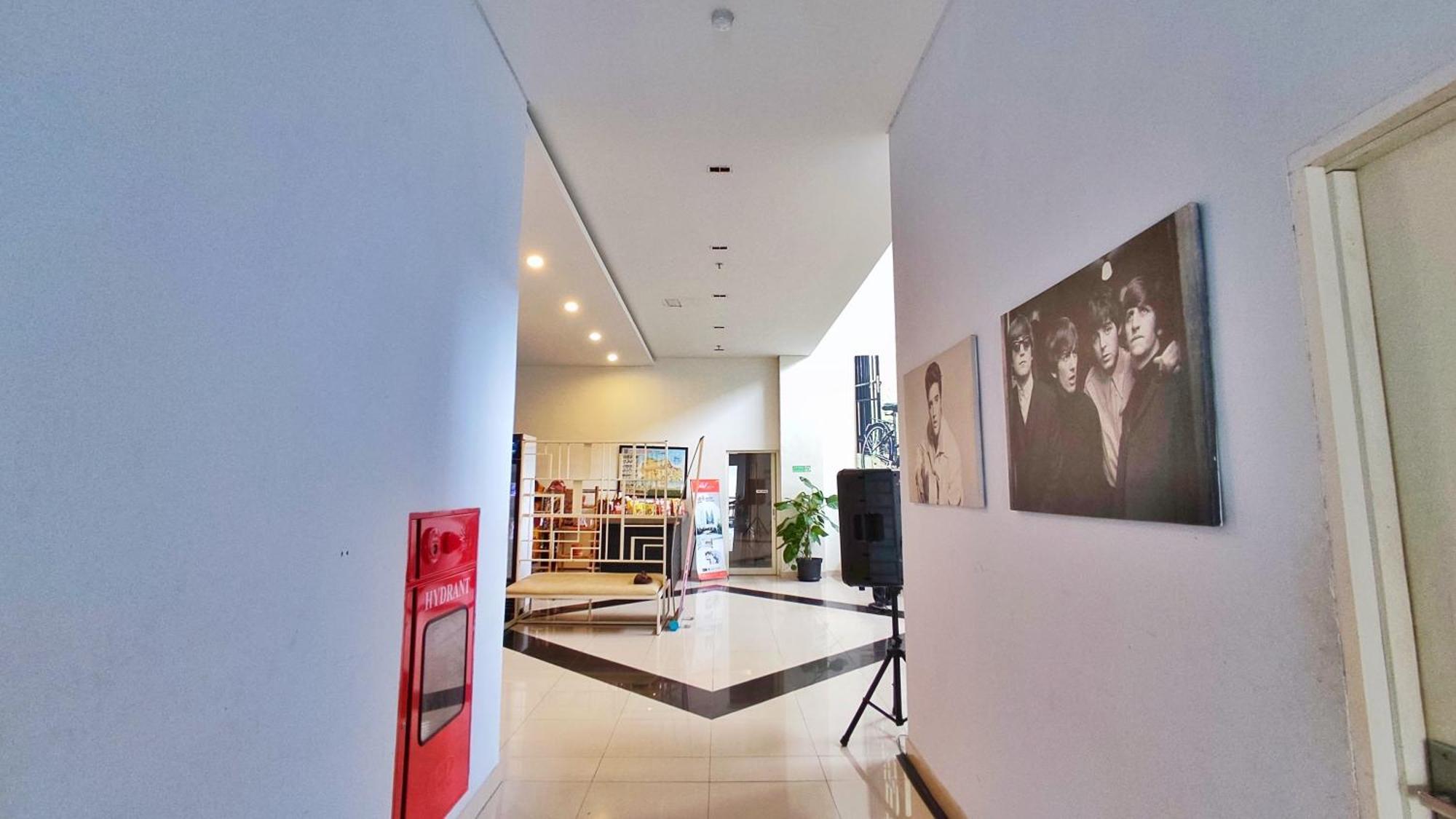Votel Hotel Charis Tuban Tuban  المظهر الخارجي الصورة