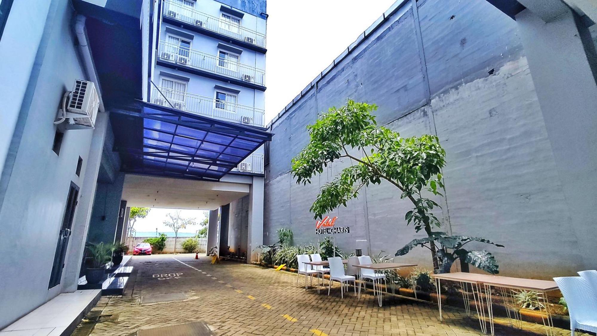 Votel Hotel Charis Tuban Tuban  المظهر الخارجي الصورة