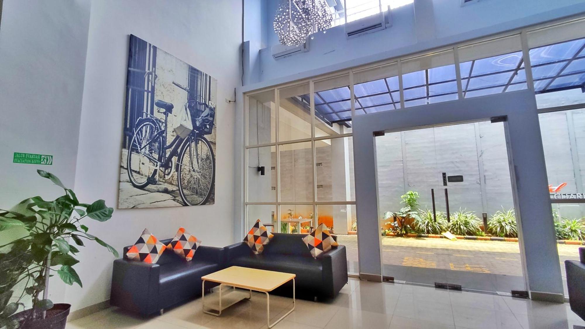 Votel Hotel Charis Tuban Tuban  المظهر الخارجي الصورة