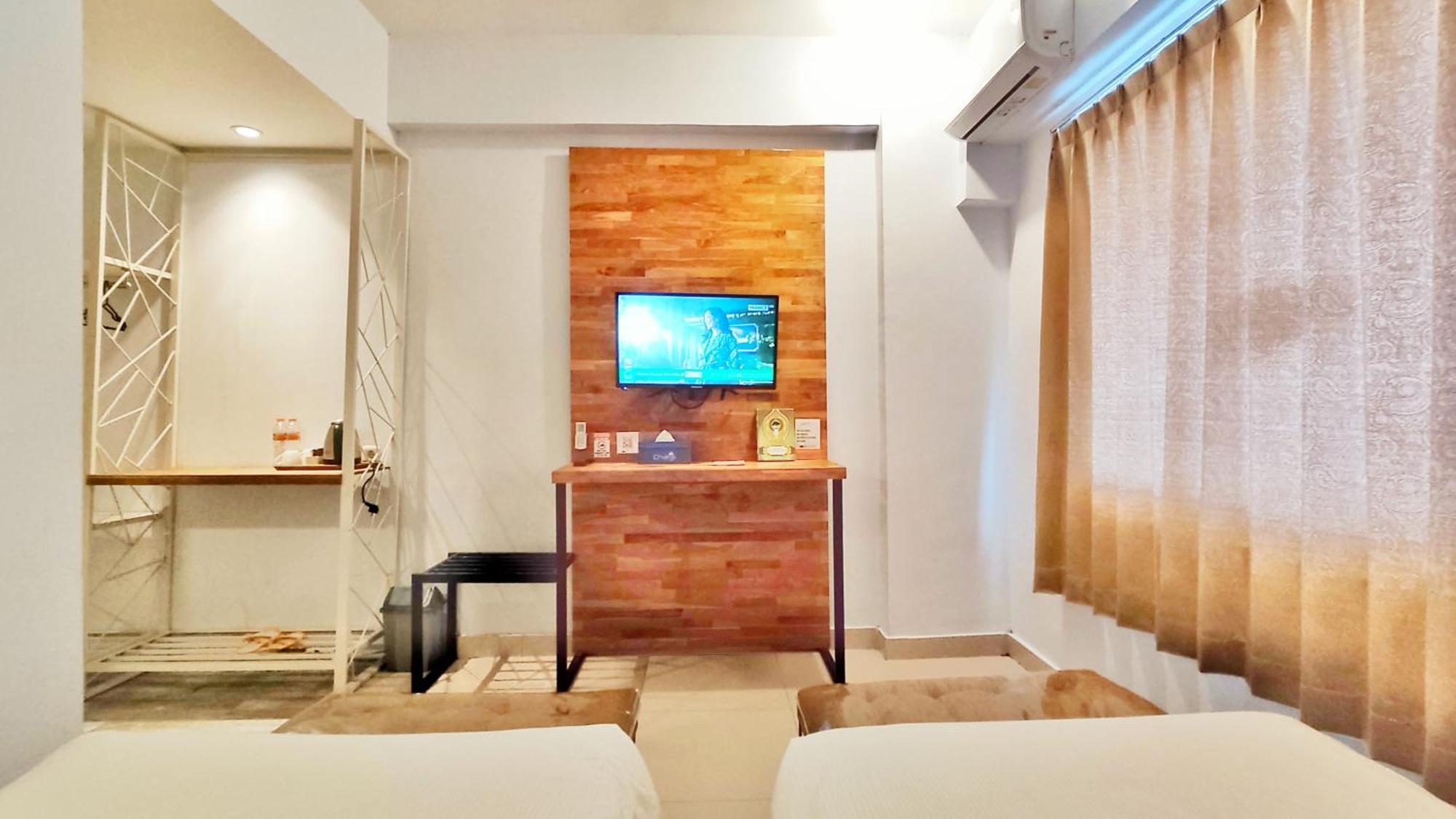 Votel Hotel Charis Tuban Tuban  المظهر الخارجي الصورة
