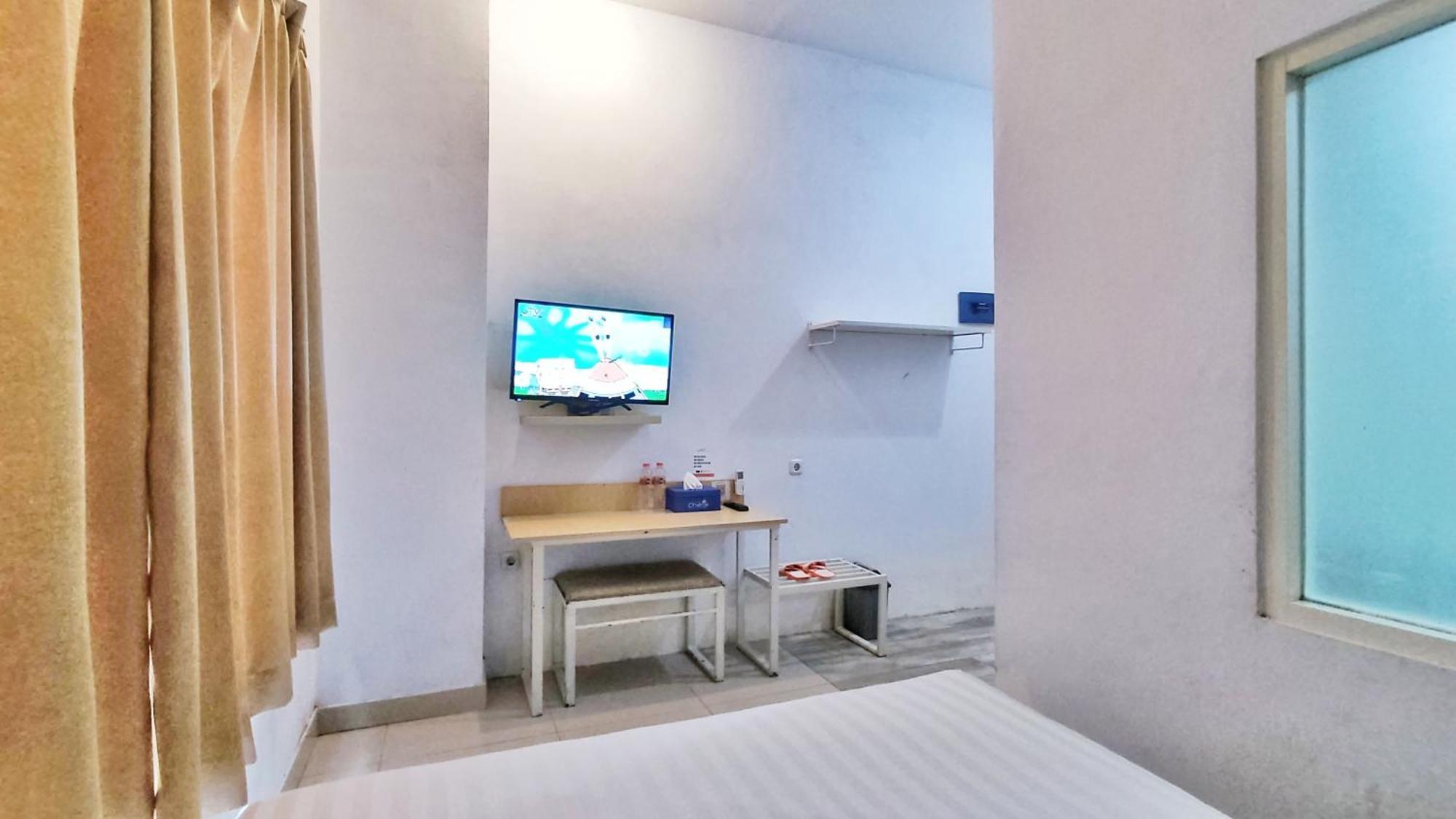 Votel Hotel Charis Tuban Tuban  المظهر الخارجي الصورة