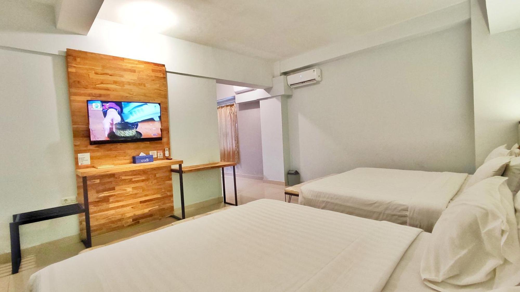 Votel Hotel Charis Tuban Tuban  المظهر الخارجي الصورة