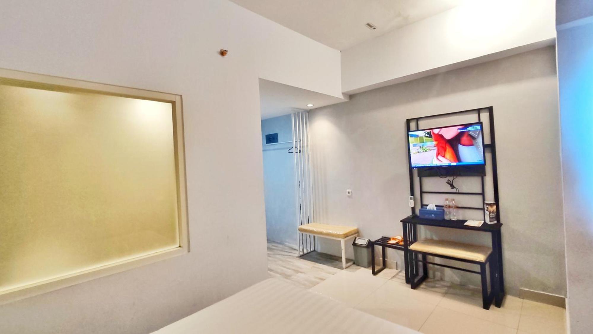 Votel Hotel Charis Tuban Tuban  المظهر الخارجي الصورة
